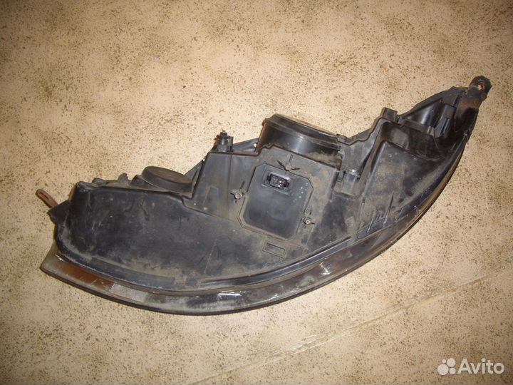 Фара правая Пежо 407 с04-11г ксенон