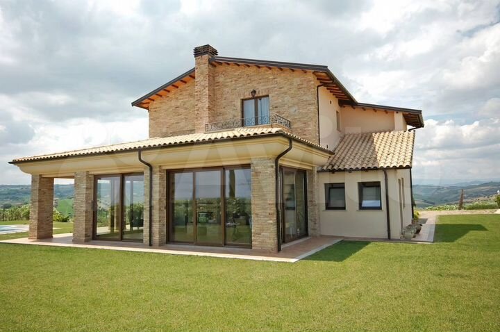 Дом 600 м² на участке 8000 м² (Италия)