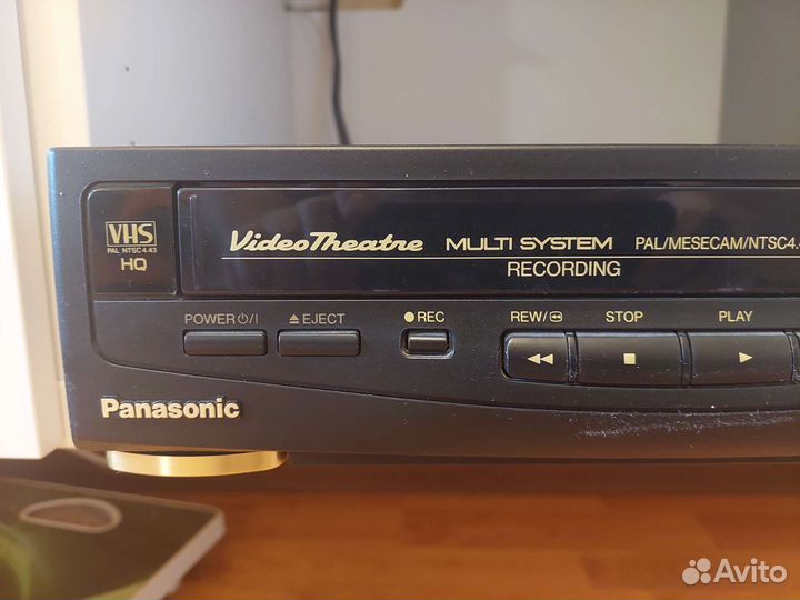 Видеоплеер кассетный, практически новый