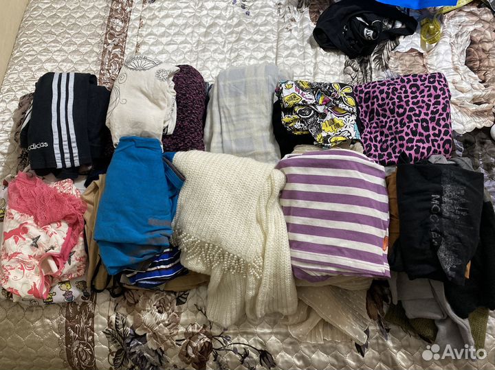 Домашняя одежда, куртка, детские игрушки и книги