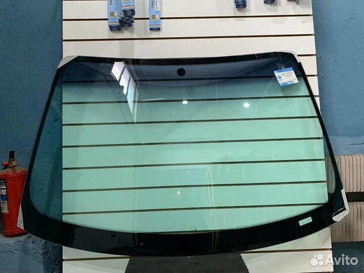 Лобовое стекло на Бмв е46