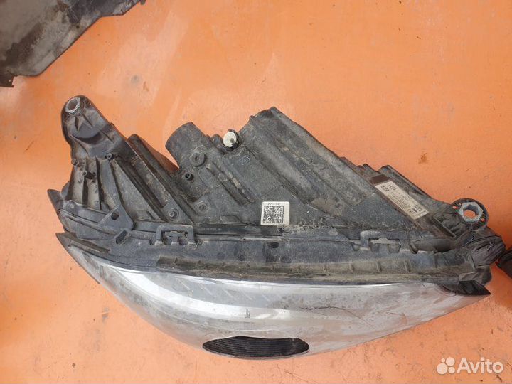 Фара ксеноновая левая Mercedes-Benz E-Class W213