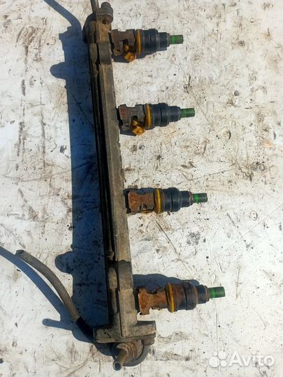 Топливная рампа Mitsubishi Space Wagon 1.8 1994