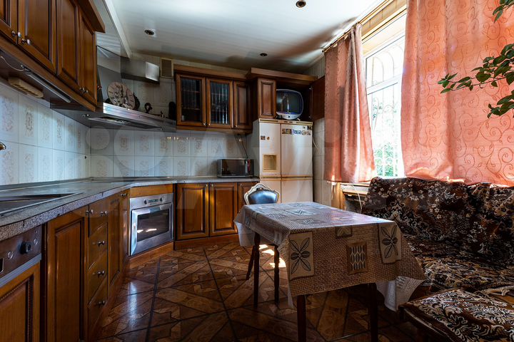 4-к. квартира, 135,8 м², 1/2 эт.