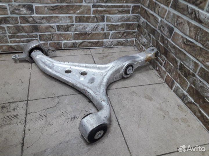 Рычаг подвески нижний передний левый Mercedes-Benz