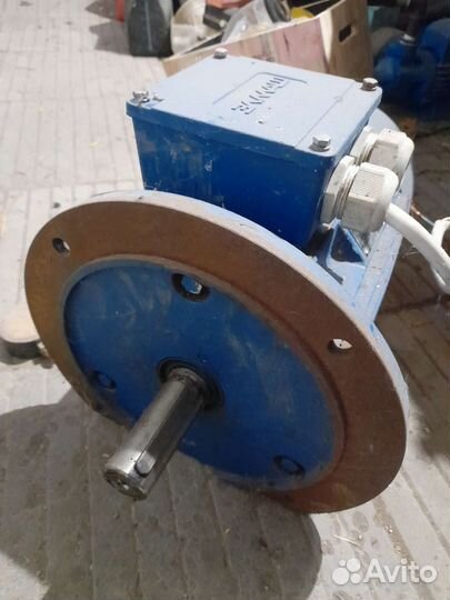 Эл.двигатель 5.5кл 1500об. Проктически новый