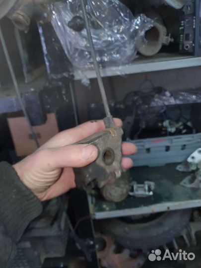 Замок капота на шевроле авео 2011г