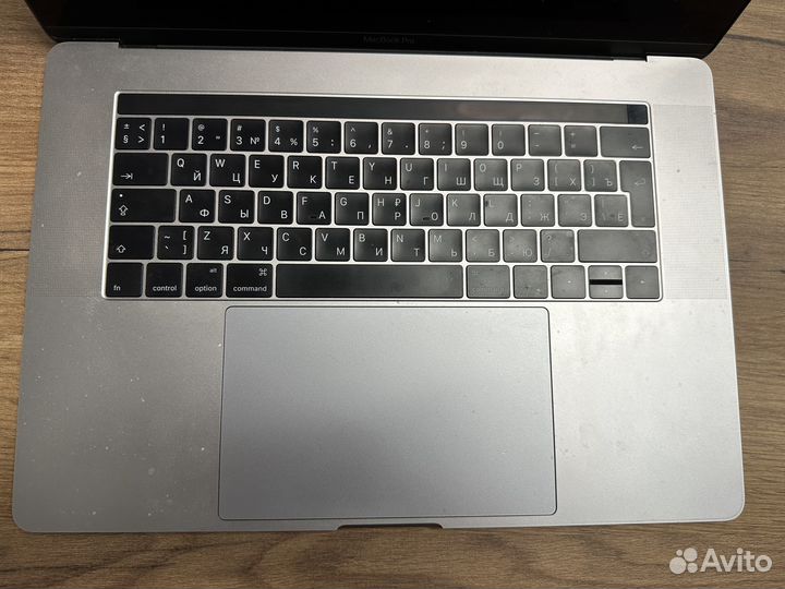 Macbook pro 15 2016 i7 16gb touchbar