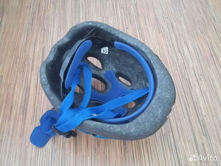 Велошлем и игрушка