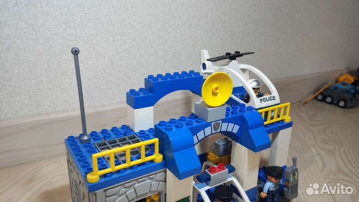 Lego duplo полицейский участок 5681 + 5679