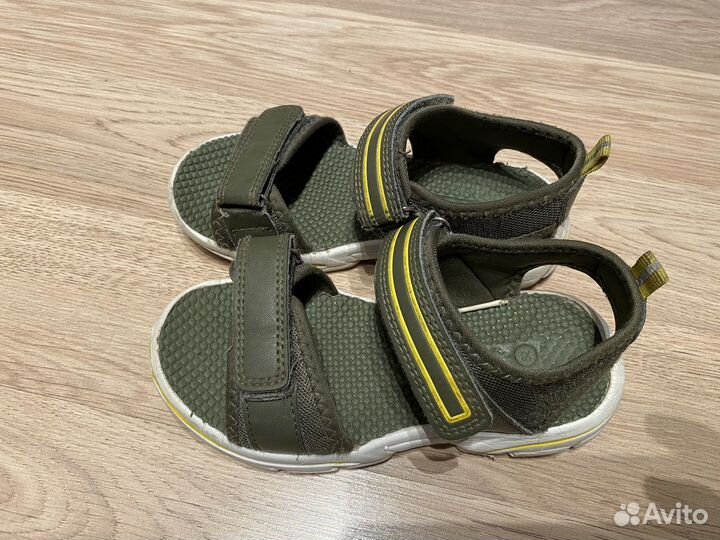 Сандалии для малтчика 30р (19см)