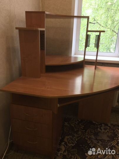 Компьютерный стол