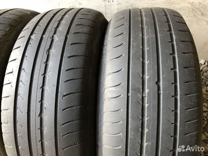 Goodyear EfficientGrip 235/60 R17