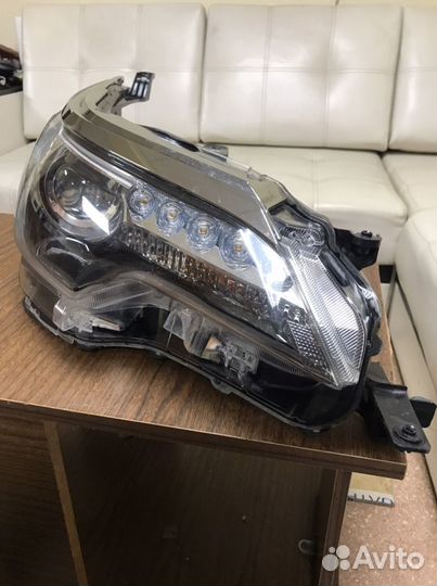 Фара правая LED Toyota Fortuner 2 оригинал