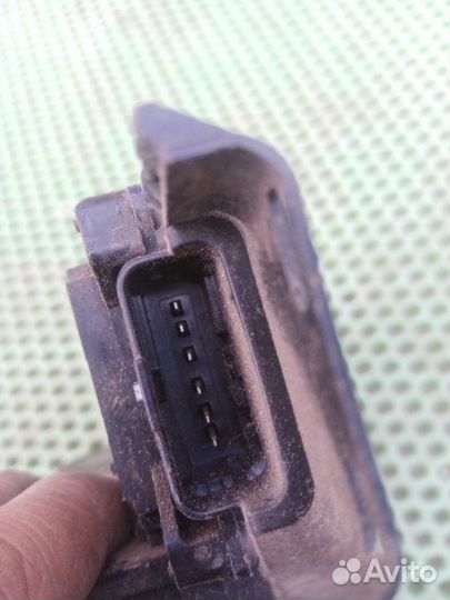 Замок двери задний правый Peugeot 207