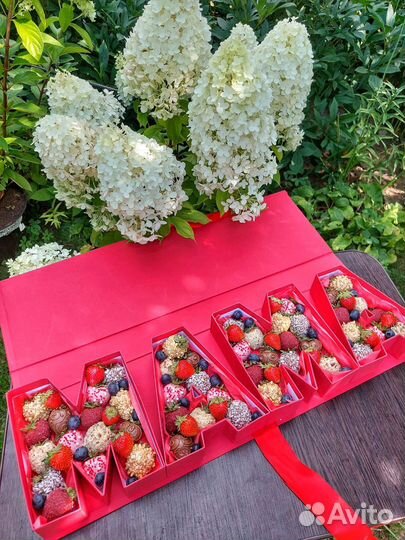 Коробка мама с клубникой в шоколаде