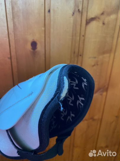 Щитки хоккейные детские 10