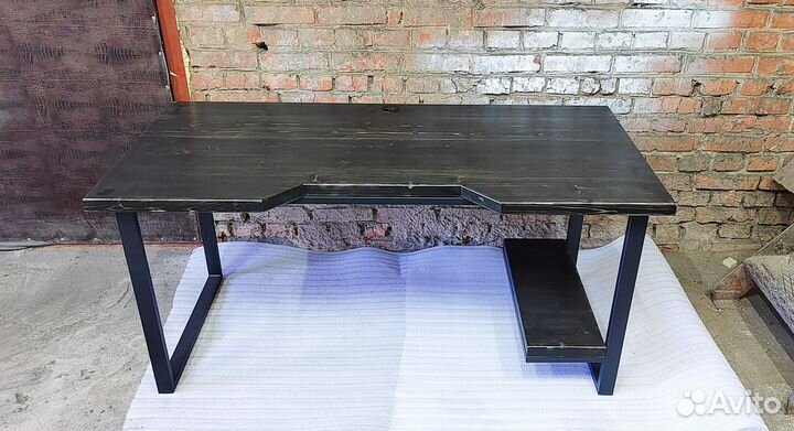 Компьютерный стол в стиле лофт