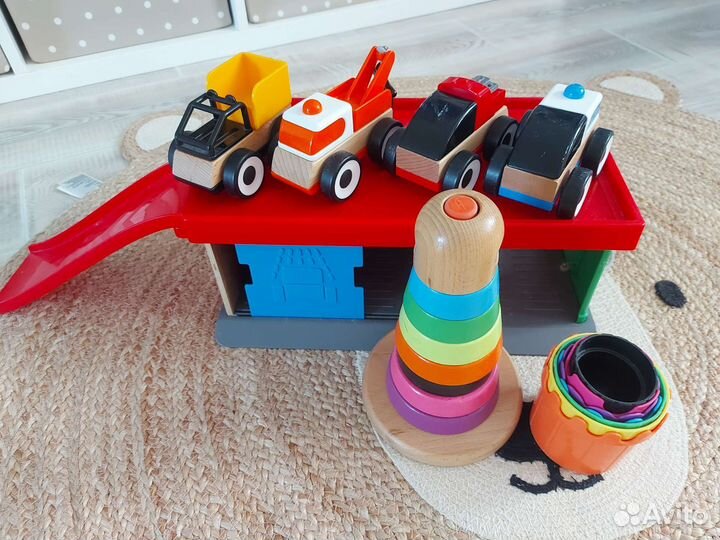 IKEA парковка, пирамида и сортер