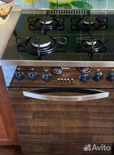 Газовая плита с электрической духовкой