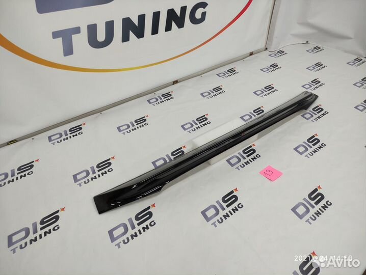 Спойлер под стекло Land Cruiser 200 Black 2016+