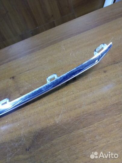 Молдинг решетки радиатора левый Volkswagen Polo