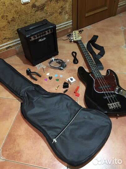 Бас-гитара Jazz Bass с комбо 15Ватт и полный набор
