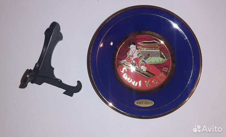 Тарелка Корея с подставкой