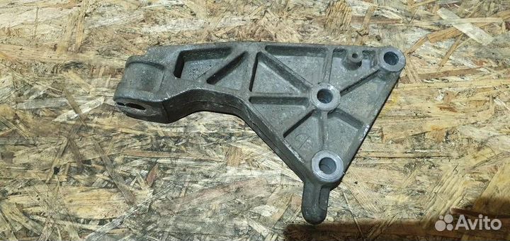 Кронштейн опоры двигателя Opel Meriva B 2010-2018