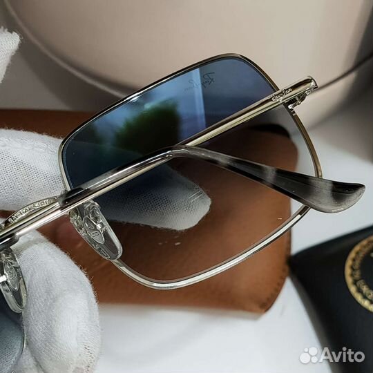 Солнцезащитные очки Ray-Ban Square RB1971