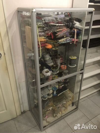Стеклянный шкаф