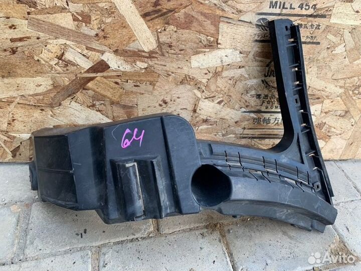 Кронштейн бампера задний правый Volvo Xc 90 3.2