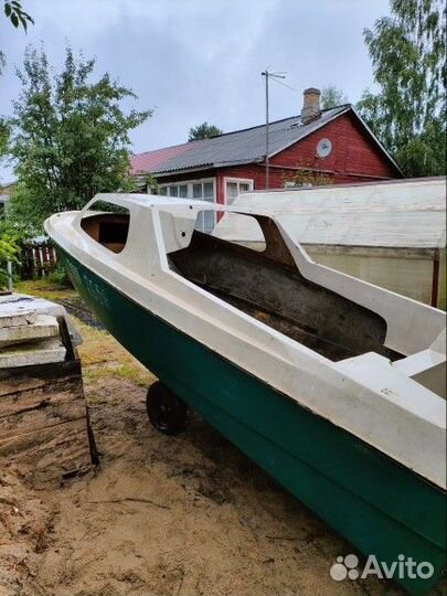 Продам катер с каютой Ладога-2