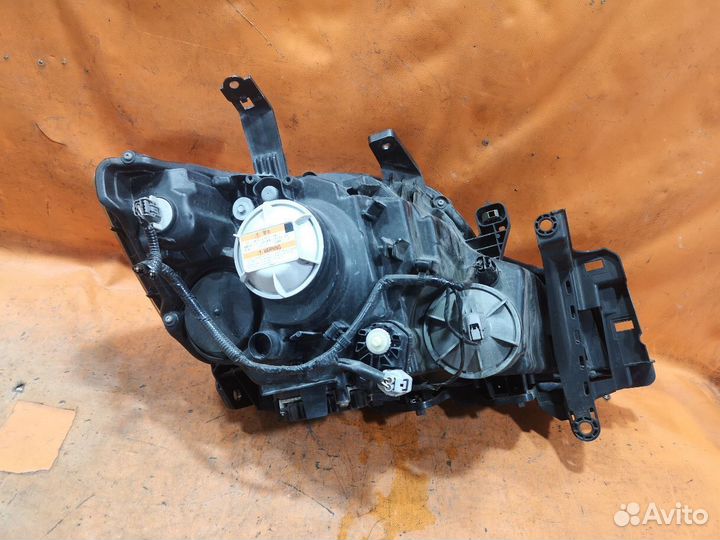 Фара левая/правая Honda Stepwgn RK1 ксенон