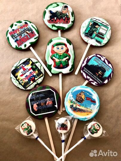 Пряники и леденцы на палочке с изображением