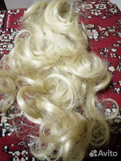 Шиньоны и накладки для волос, парик