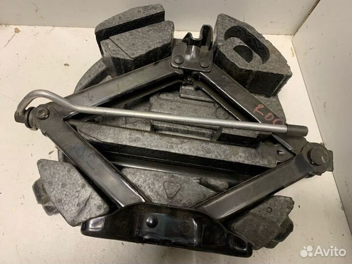 Домкрат Ford C-Max 2003-2010 минивэн 1 2008 V102