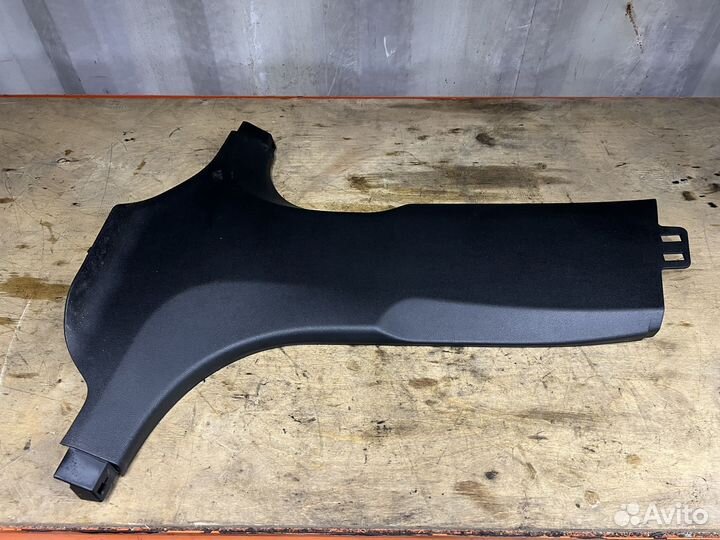 Накладка центральной стойки левая BMW G30 G31