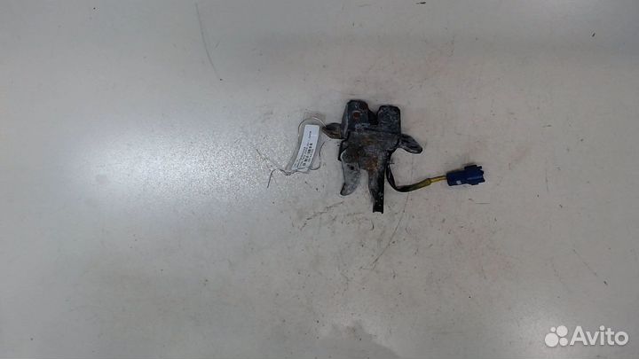 Замок багажника Toyota Yaris