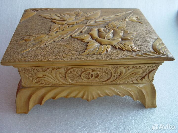 Шкатулка большая резьба по дереву