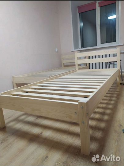 Кровать с изголовьем