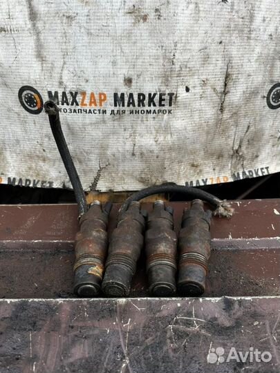 Форсунка дизельная Mercedes-Benz 207D 2.4 1987