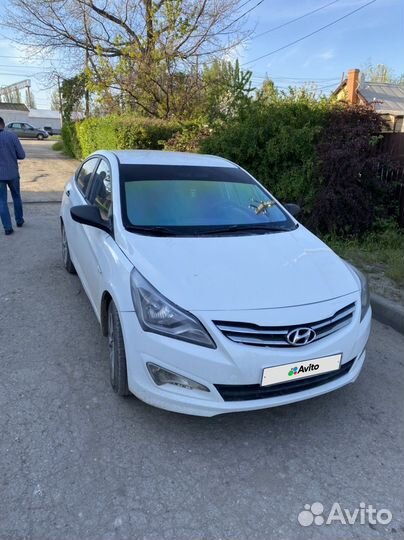 Hyundai Solaris 1.4 МТ, 2015, битый, 580 000 км