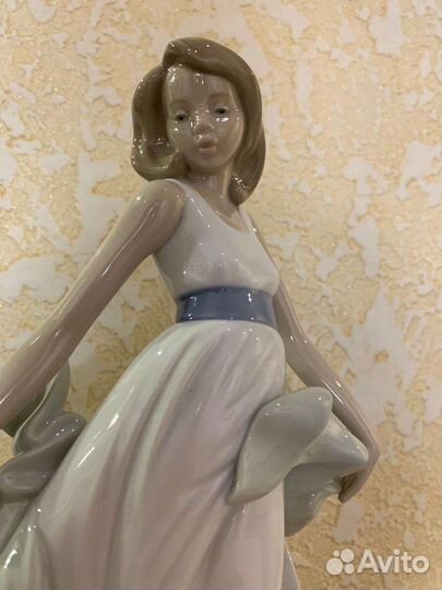 Фарфоровая статуэтка Nao Lladro