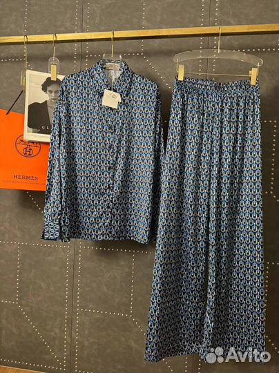 Брючный костюм женский