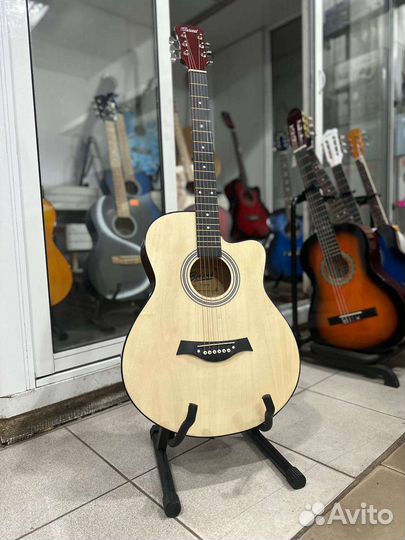 Акустическая гитара натуральное дерево