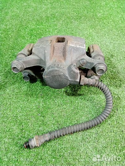 Суппорт тормозной задний левый Mitsubishi Pajero