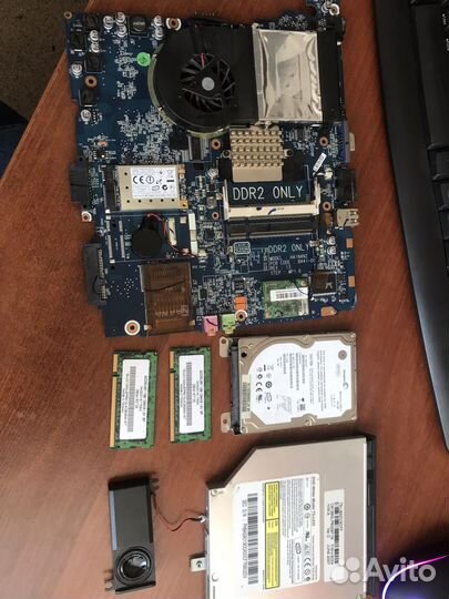 Продам ноутбук по запчастям