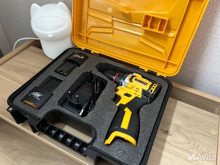 Шуруповерт dewalt с набором