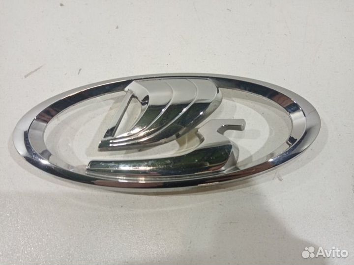 Эмблема передняя LADA Vesta 2015